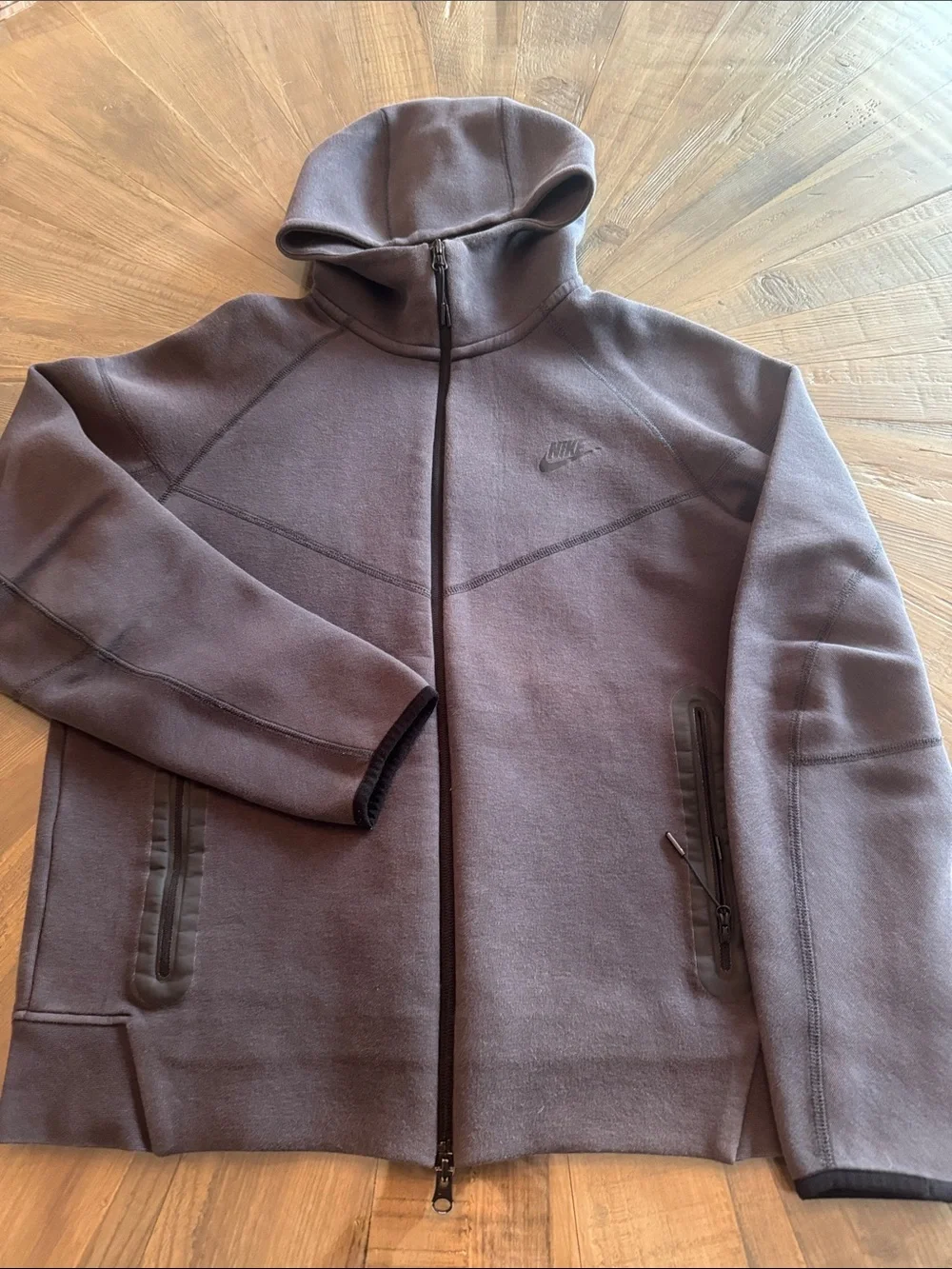 Nike Men’s grey Hooded Full-Zip Performance Jacket